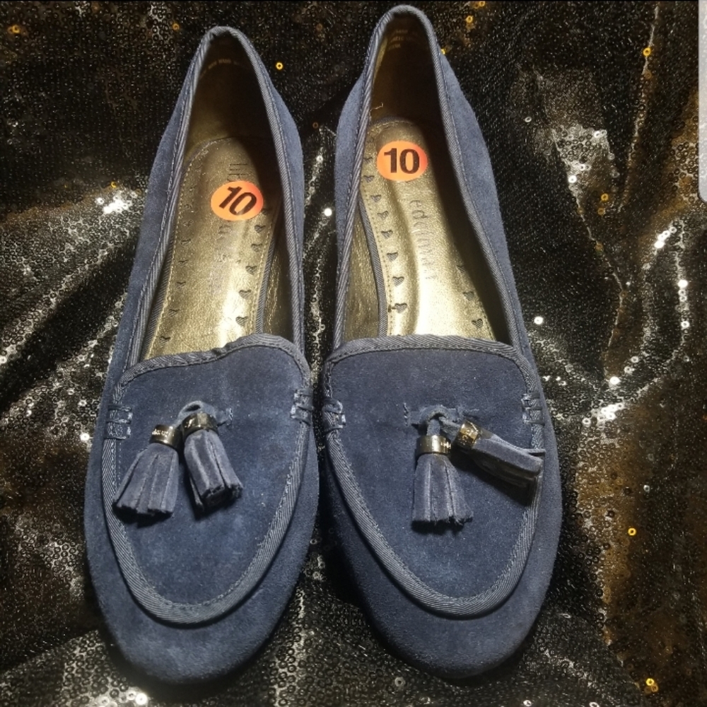 Libby Edelman Navy suede loafer w/ tassel. Size 10
